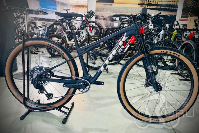 TREK SUPERCALIBER  SL 9.6   2026