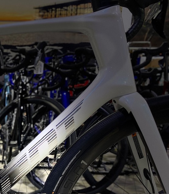 GIANT DEFY ADVANCED PRO1  2024
