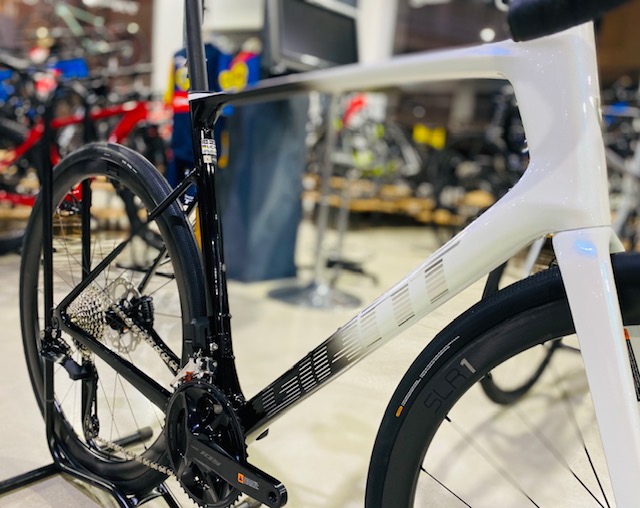 GIANT DEFY ADVANCED PRO1  2024