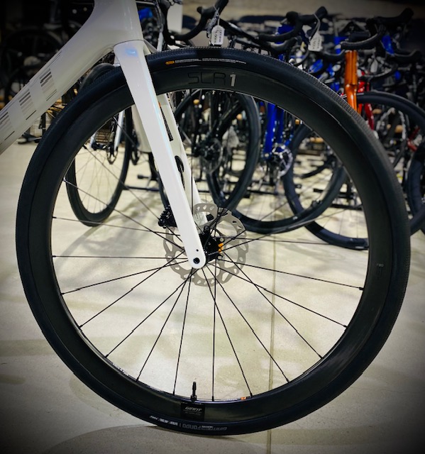 GIANT DEFY ADVANCED PRO1  2024