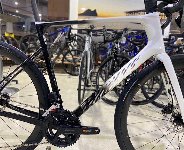 GIANT DEFY ADVANCED PRO1  2024