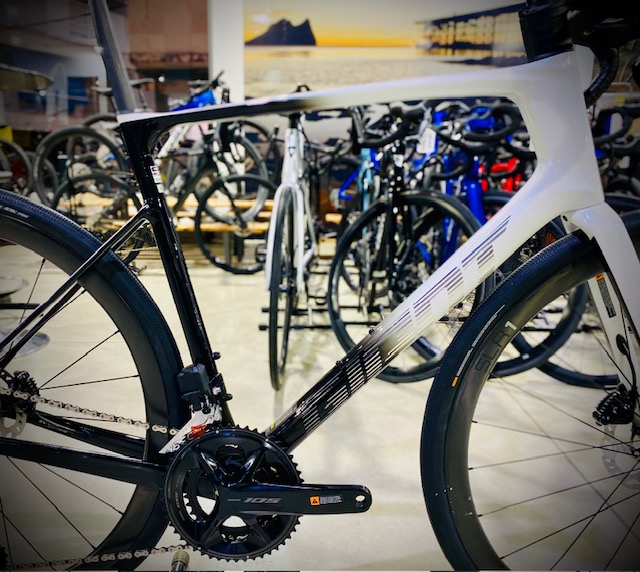 GIANT DEFY ADVANCED PRO1  2024