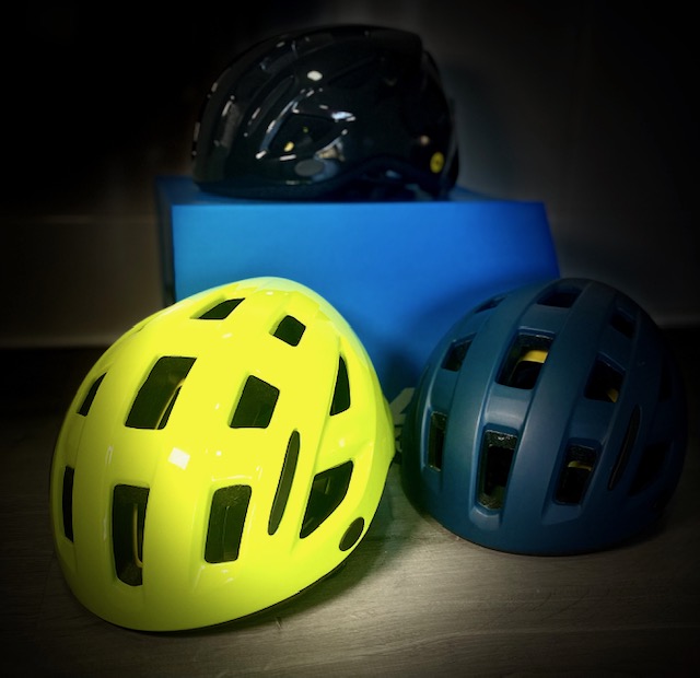 ¡¡NO TE LA JUEGUES CON EL CASCO!!