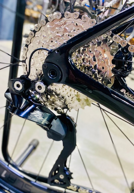 GIANT DEFY ADVANCED PRO1  2024